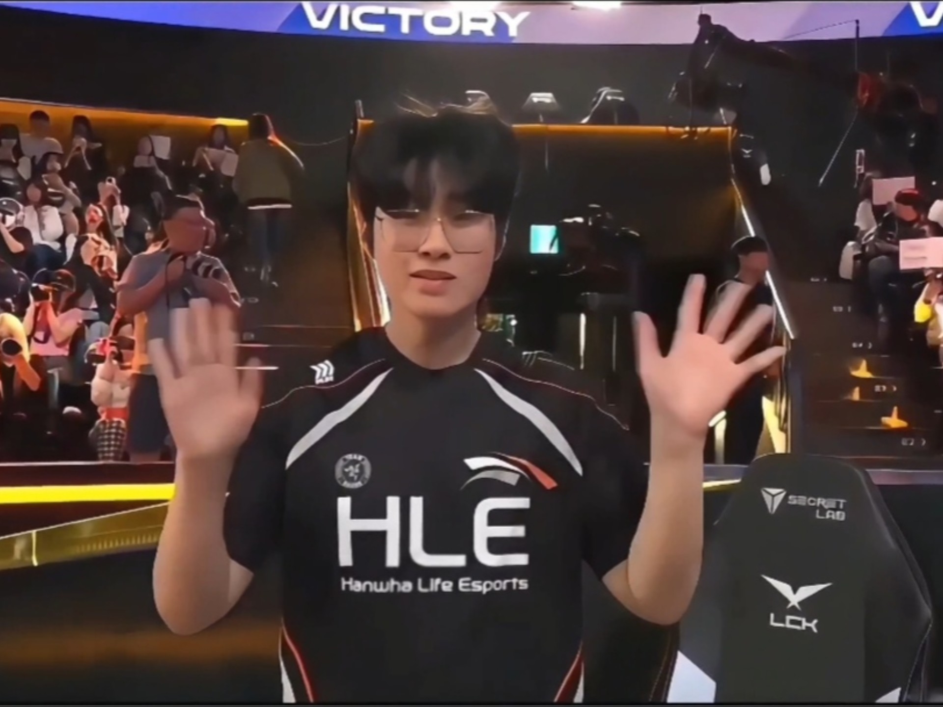 HLE碾压T1，Lehends极限生还后反打顶尖较量四强赛，让粉丝疯狂欢呼