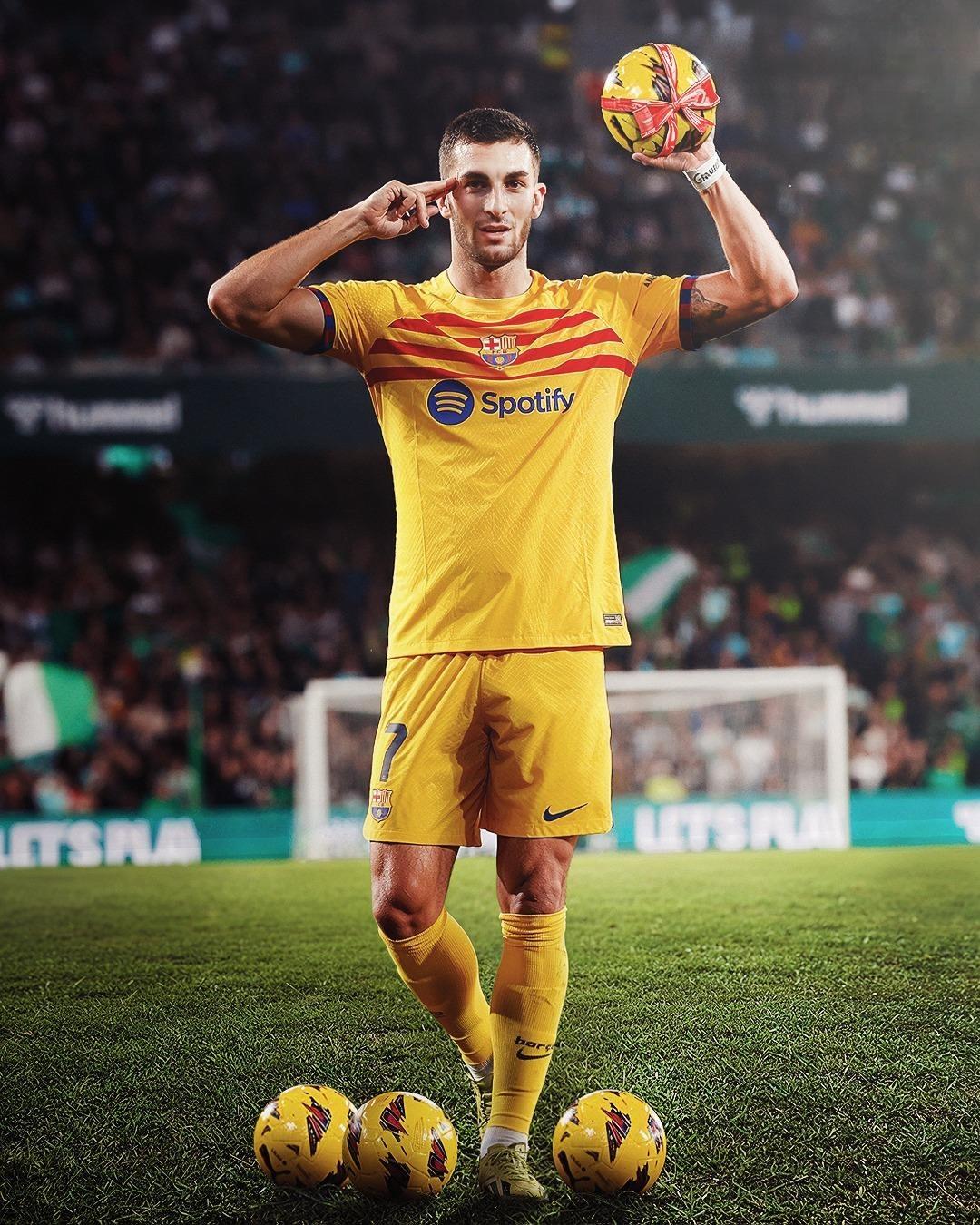 波兰横扫拜仁，托雷斯爆发神勇