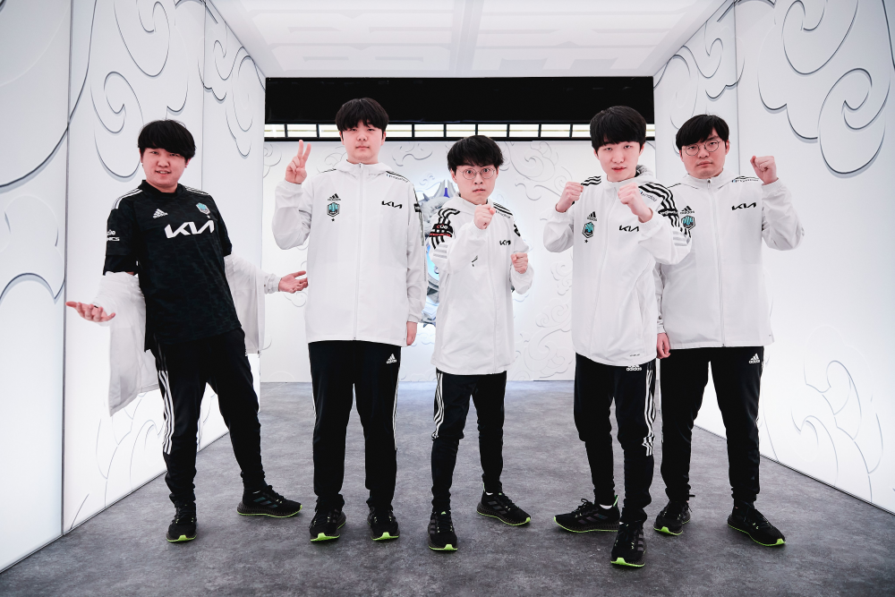 开云APP-EG碾压DK，Chovy开启传奇时刻顶尖较量四强赛，留下经典瞬间