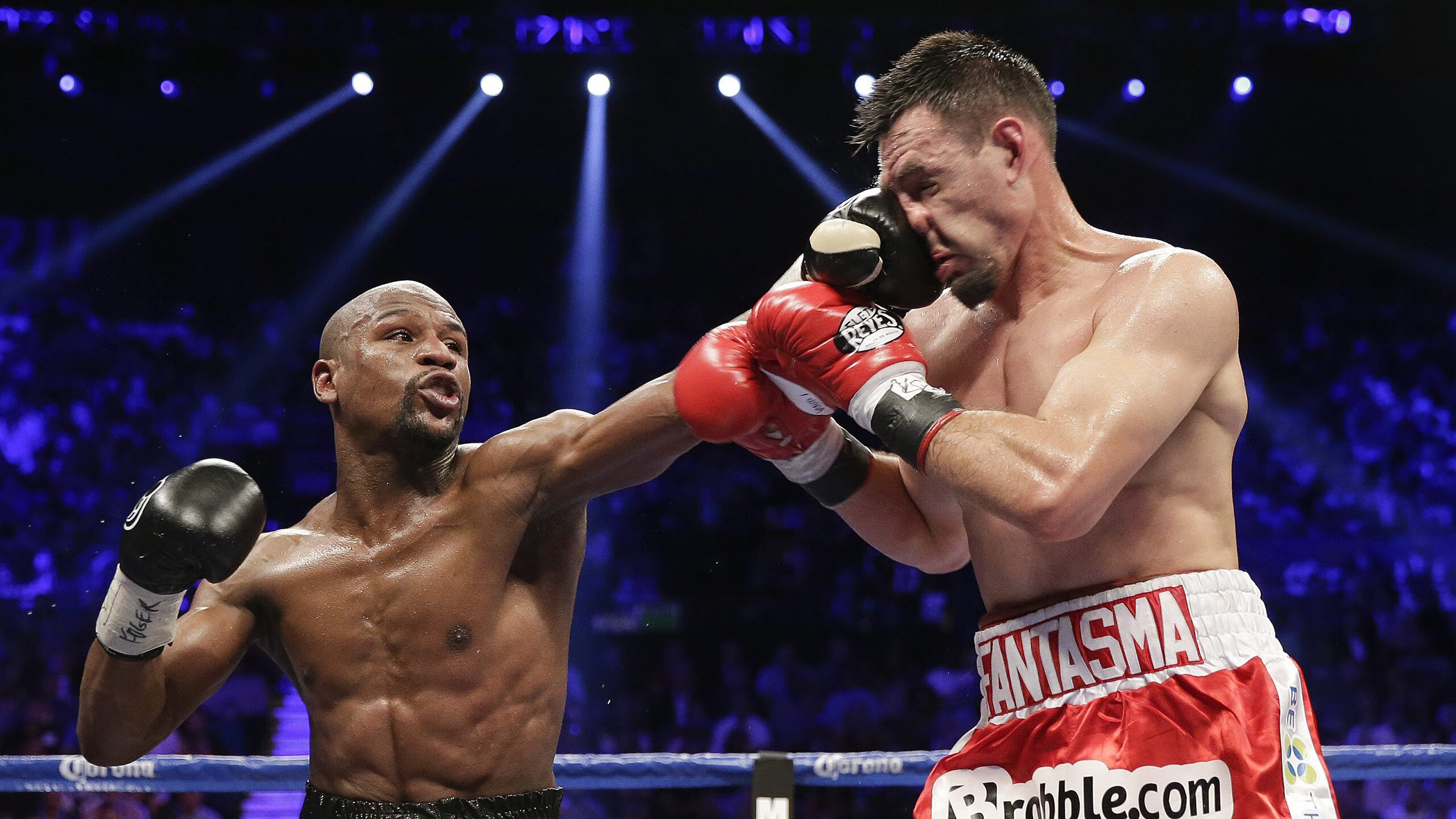 冰与火的协奏曲，当足球场上的寒流席卷F1赛道的烈焰