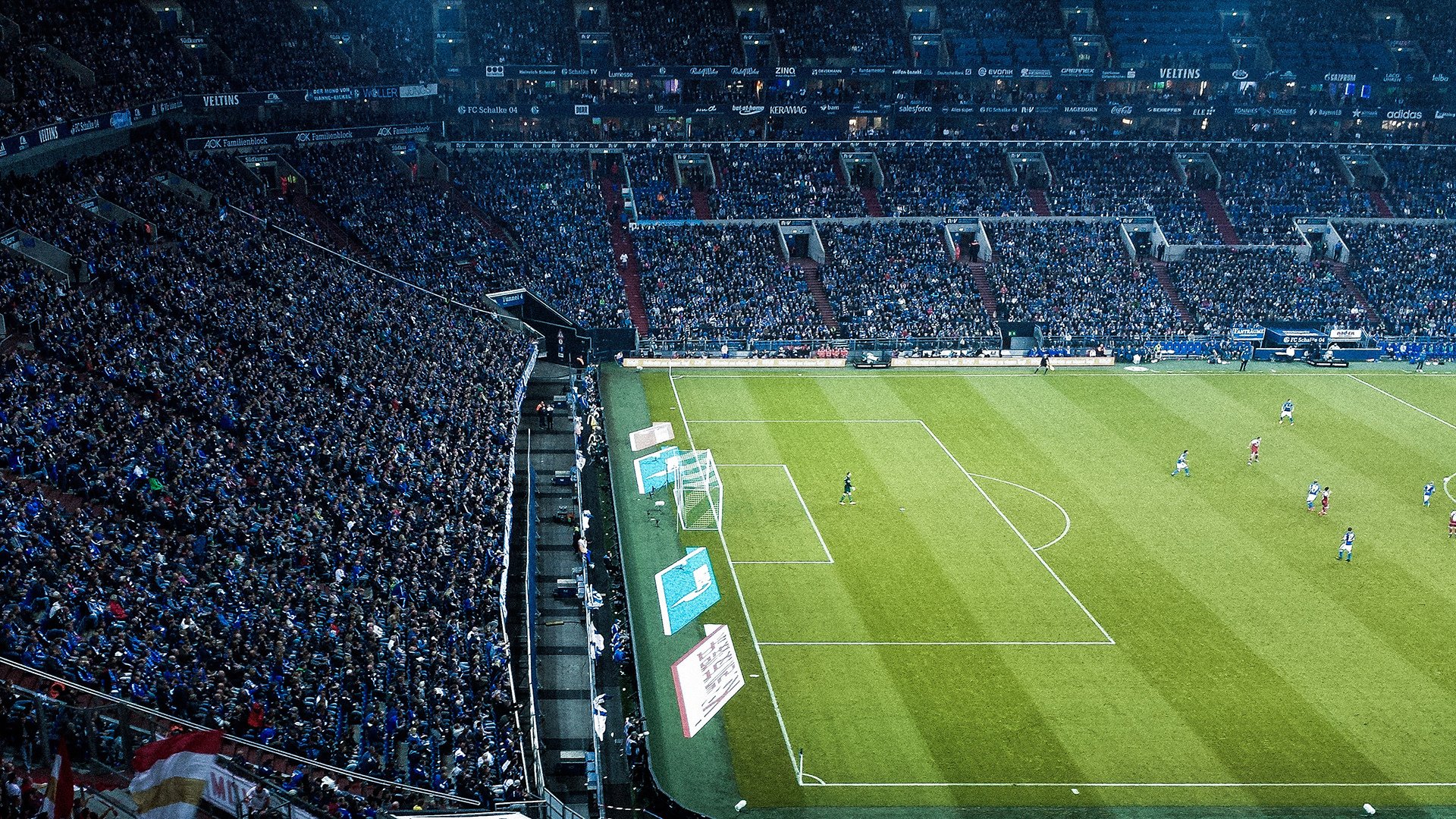 开云体育中国-拜仁末节隐形引擎轰鸣！金玟哉一夫当关，攻防转换的现代中卫教科书